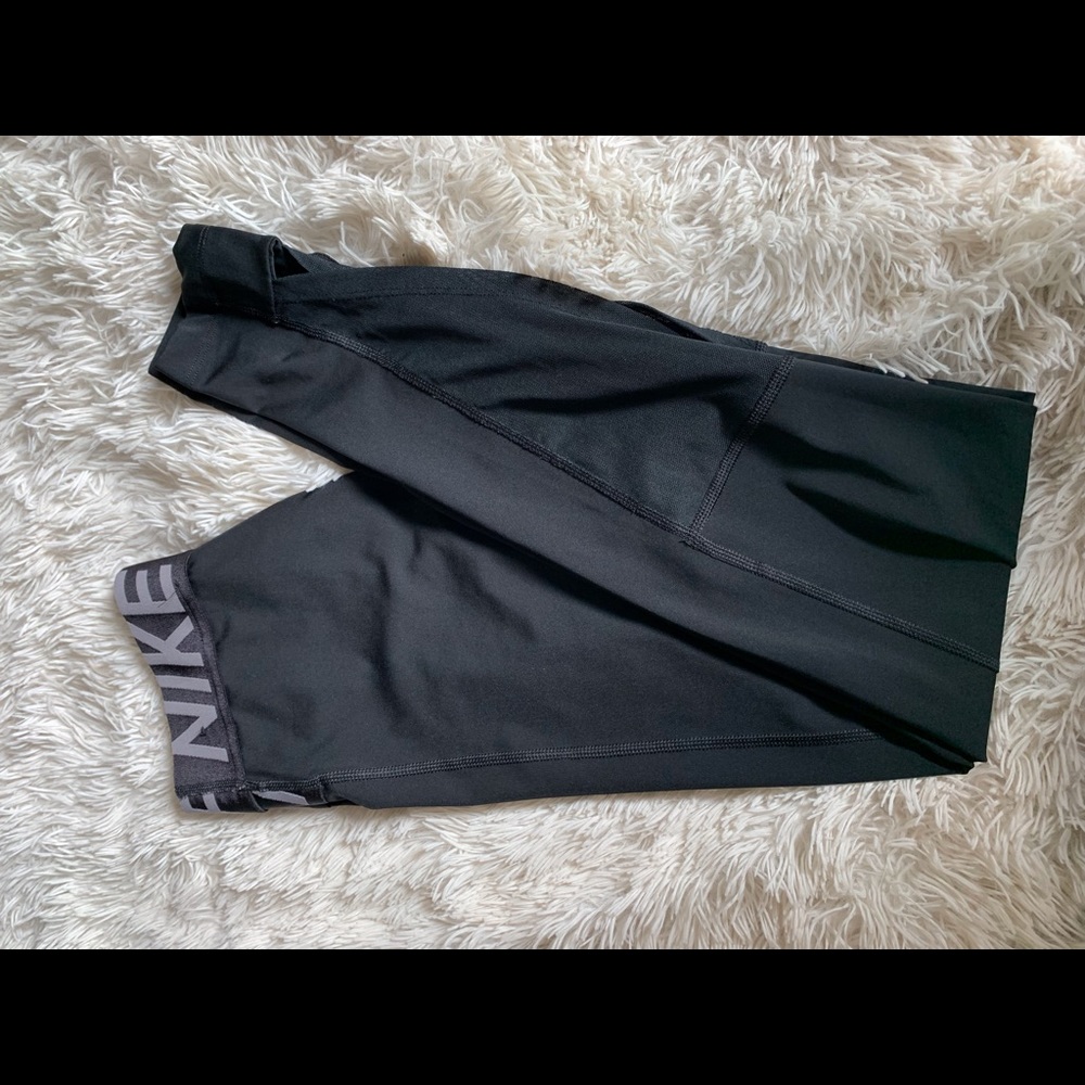 High Waisted Women’s Nike Pro tights size Small